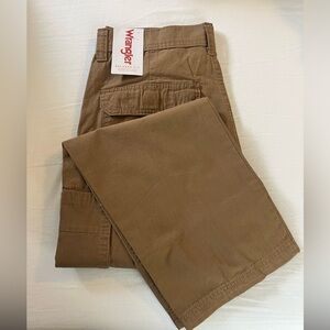Wrangler Relaxed Fit Mens Cargo Pant - Size 32x30 - straight leg opening